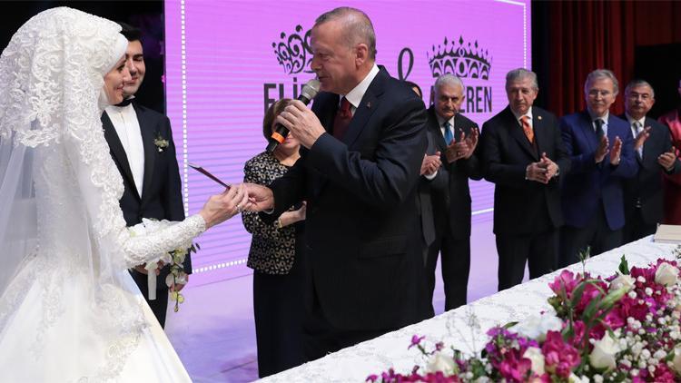 Cumhurbaşkanı Erdoğan Bekir Bozdağ'ın oğlunun nikah şahidi oldu