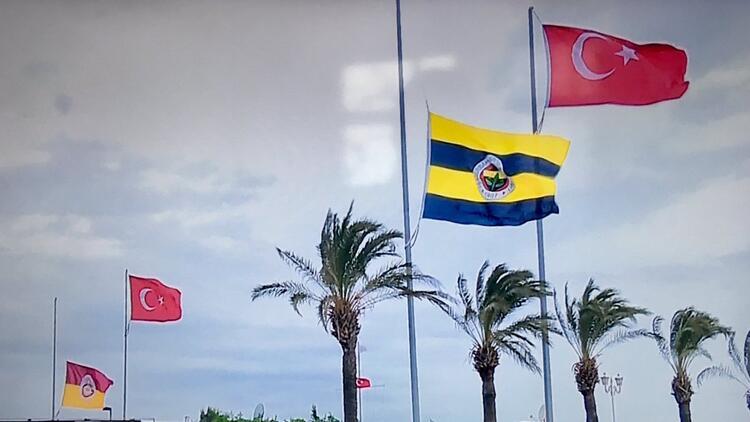 Galatasarayda bayraklar yarıya indi