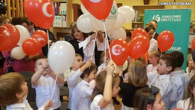 80 Macar anaokulu öğrencisi Türkçe şarkılar söyledi