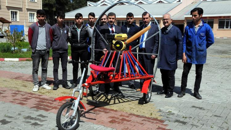 Atıl malzemelerden ‘paramotorlu bisiklet’