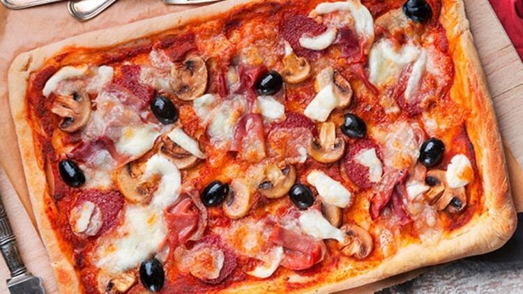 Pratik pizza nasıl yapılır? Evde pratik pizza tarifi