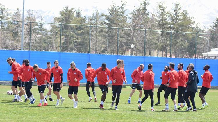Erzurumspor iki eksikle calıştı