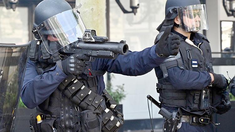 350 gazeteci polisin tehdit ve şiddetini kınadı