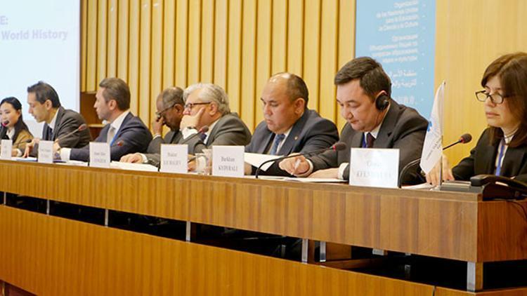 Paris’te Türk kültürünün dünya tarihindeki rolü anlatıldı