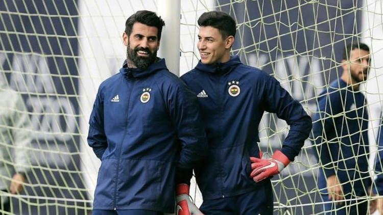 Fenerbahçeliler ikiye bölündü! Berke mi Volkan mı?
