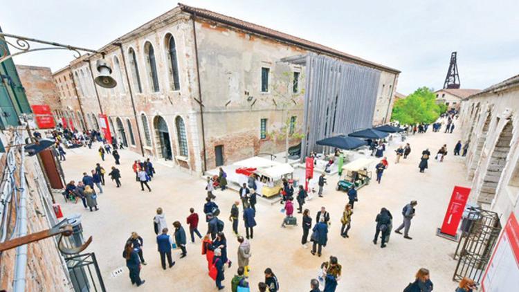 Kahırla yüklü şu dünyada, sanat o cehennemin doğrudan bir yansıması mı olmalıdır?