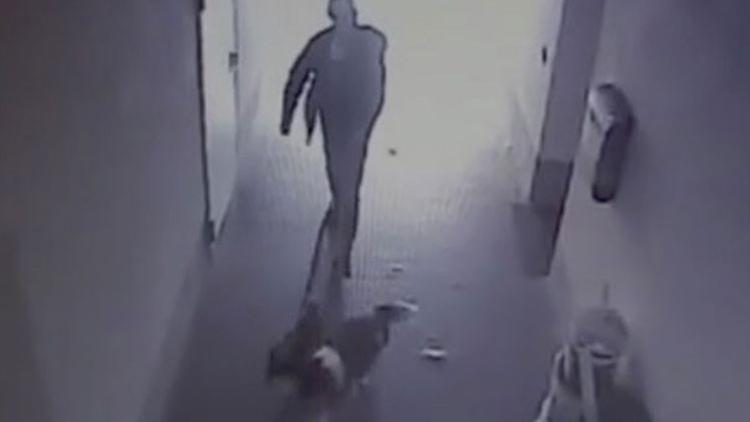 Cami kundakçısını cemaat yakalayıp polise teslim etti