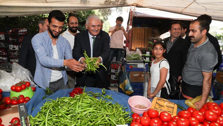 Tezgah başına geçti biber sattı