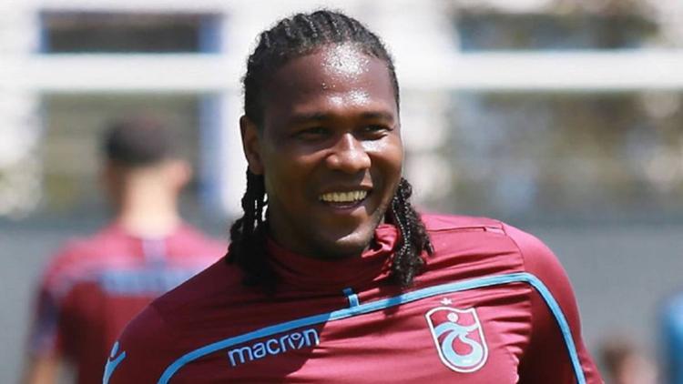 Trabzonspor taraftarı Rodallega'yı mesaj yağmuruna tuttu