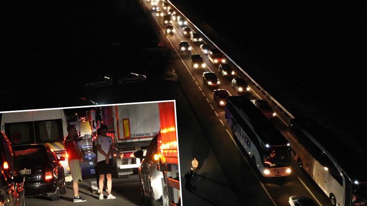 Son dakika: Yoğunluk artıyor! 10 km'lik kuyruk oluştu, trafik durma noktasına geldi...
