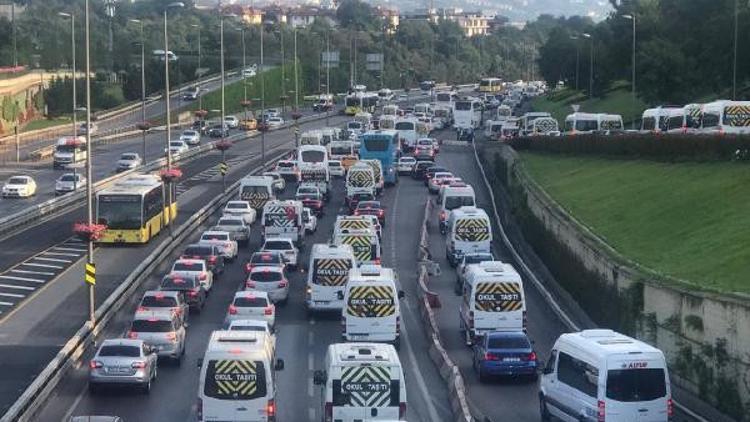 Bayram tatili sonrası ilk iş gününde 15 Temmuz Şehitler Köprüsü'nde trafik yoğun
