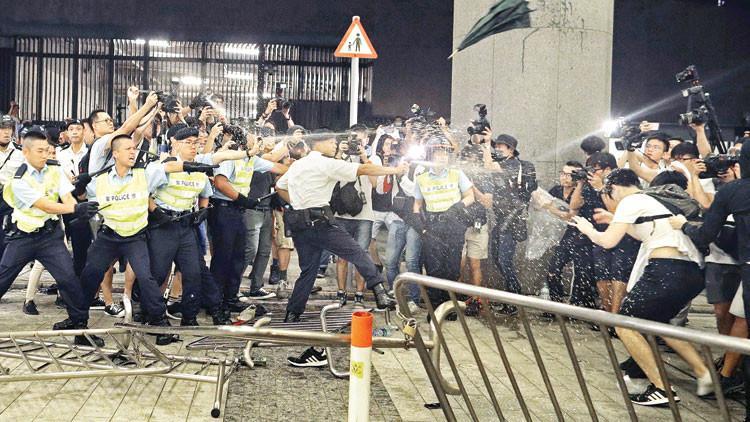 Pekin ‘yabancı güçler’e işaret etti