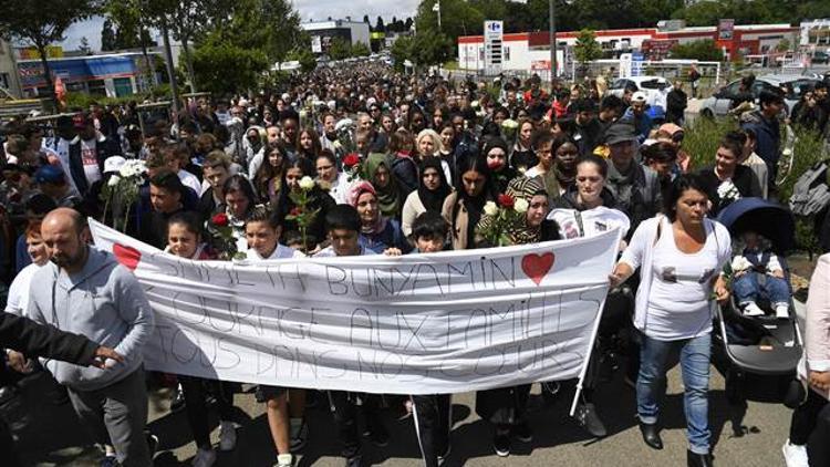 Fransa'da binlerce kişi iki Türk için yürüdü