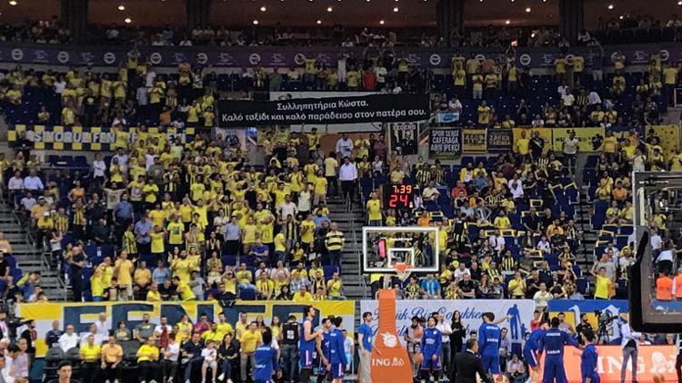 Taraftarlardan Sloukas'a destek