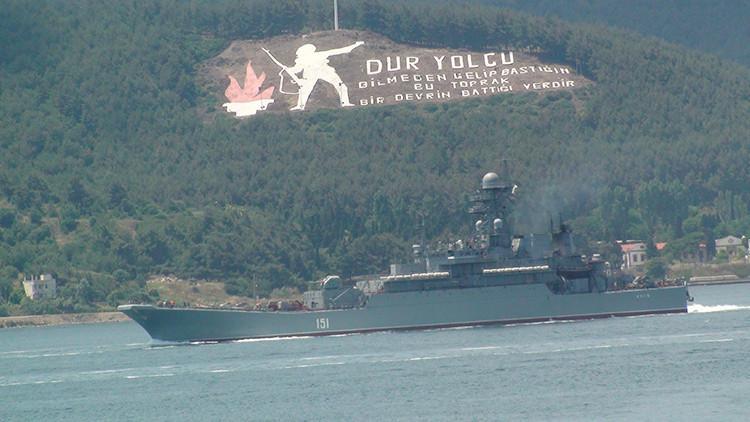 Rus savaş gemileri Çanakkale'den geçti