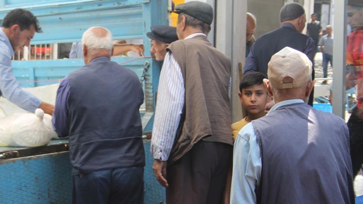 Günler öncesinden sipariş veriyor, dakikalarca sırada bekliyorlar