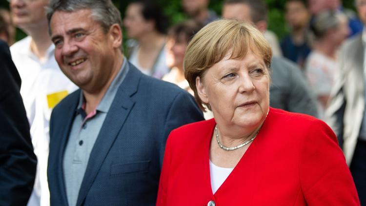 Merkel Irak'ta bağımsız Kürt devleti kurulmasına karşı
