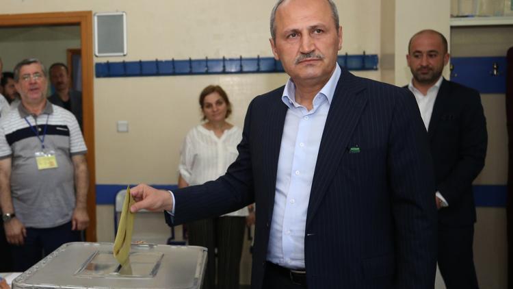 Ulaştırma ve Altyapı Bakanı Turhan, oyunu Üsküdar'da kullandı