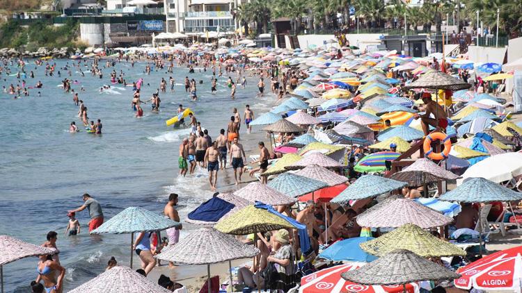 İstanbullular oy kullanmaya gitti, plajlar Egeliler ile turistlere kaldı