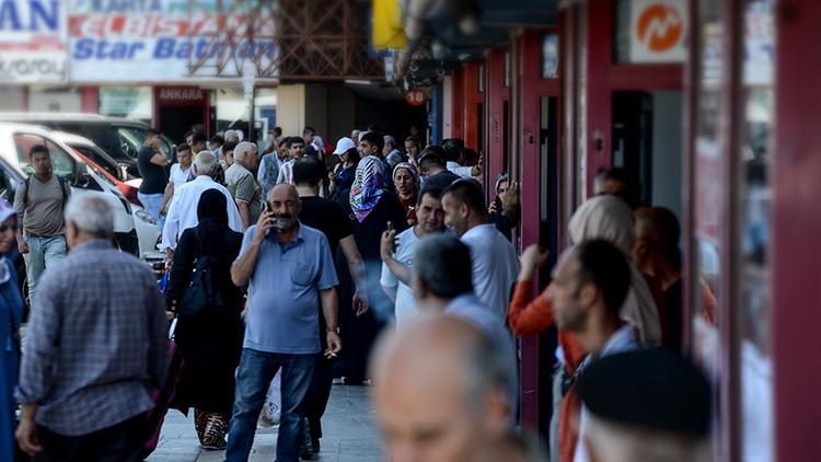 Yer: Otogar... Yoğunluk devam ediyor