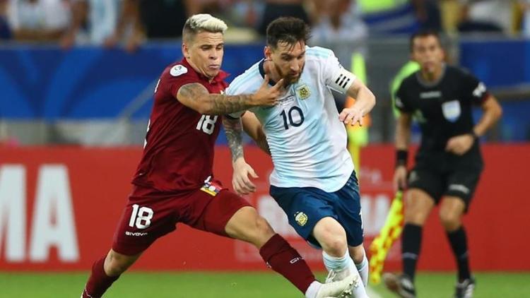 Venezuela'yı 2-0 yenen Arjantin adını yarı finale yazdırdı