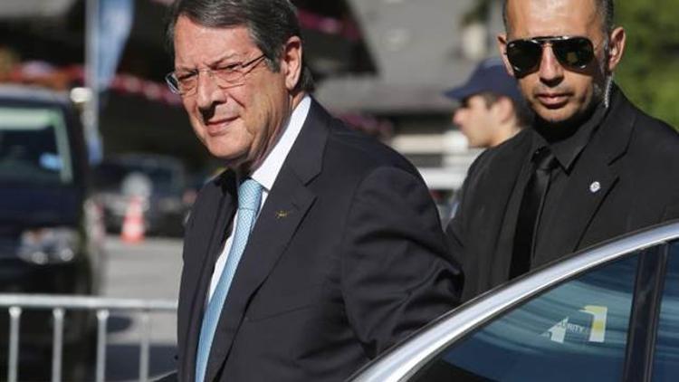 Rum lider Anastasiadis’in kalçası kırıldı