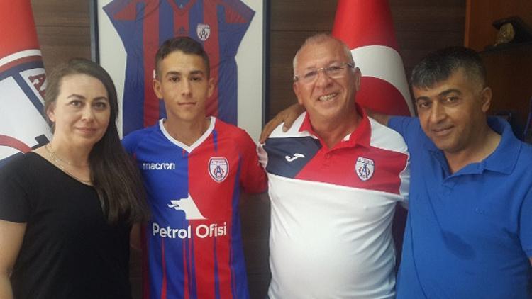 Altınordu, altyapısından Yiğit Emre Çeltik'le profesyonel sözleşme imzaladı!