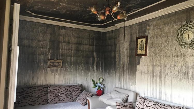 Cinnet getirip, evi ateşe verdi