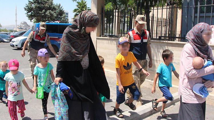 DEAŞ'lı Rus kadınlar, 9 çocukla sınırda yakalandı