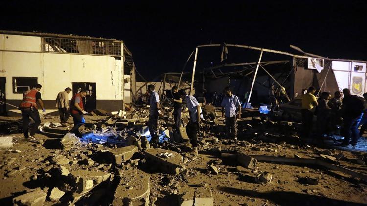 Son dakika... Libya'daki göçmen merkezi saldırısına peş peşe tepkiler