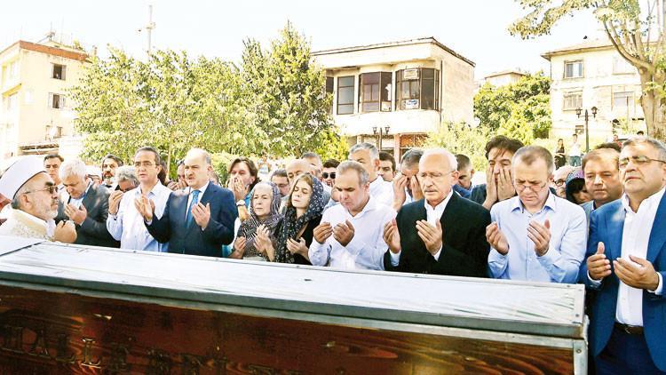 Acı gününde danışmanını yalnız bırakmadı