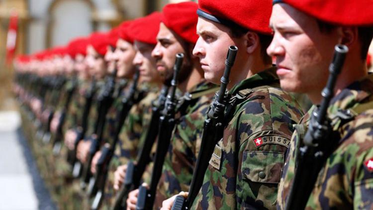 Kışla karantinaya alındı, helikopterler askerleri hastaneye taşıdı