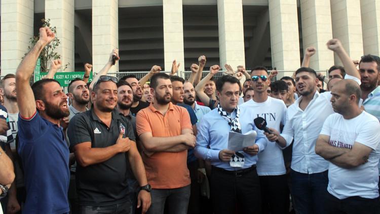 Beşiktaş taraftarından yönetime tepki