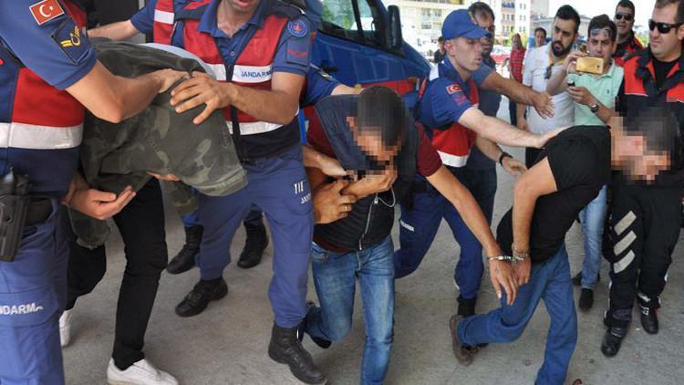 Her satırı iğrenç olay… Böyle getirildiler!