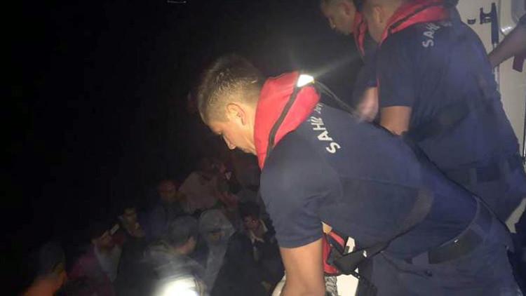 Çeşme açıklarında 43 kaçak yakalandı