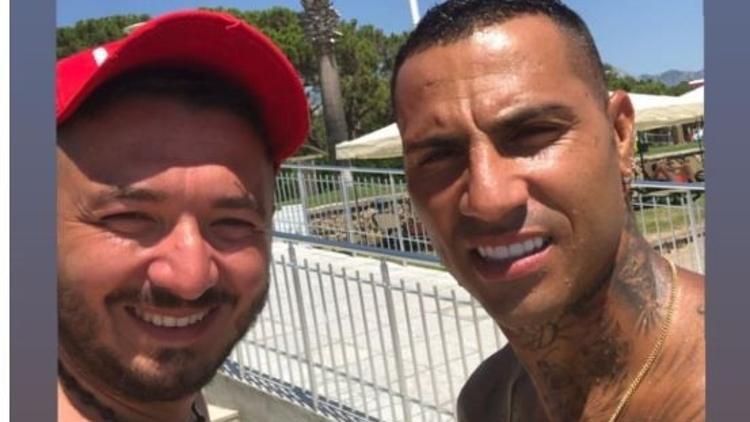 Beşiktaş'ın yıldızı Quaresma, Kemer'de tatilde