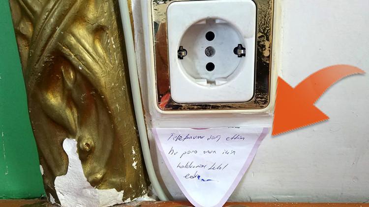 Telefonunu şarj ettikten sonra bu notu bıraktı