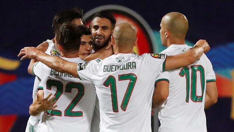 Gine'yi 3-0 yenen Cezayir, çeyrek finale çıktı
