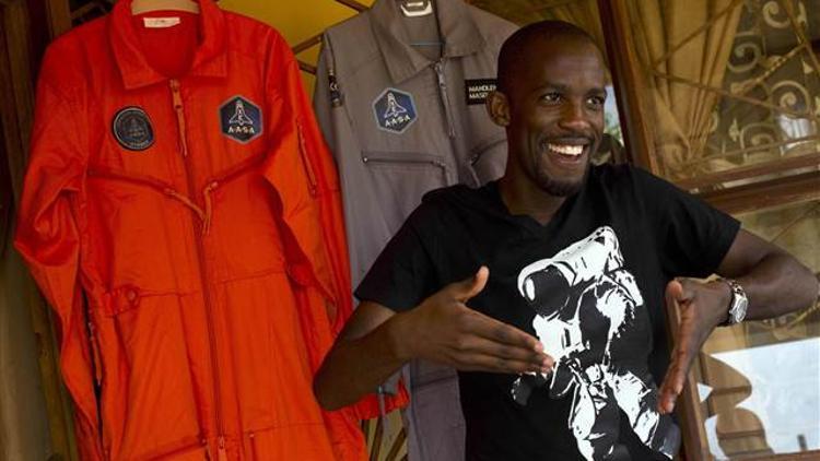 Uzaya çıkması planlanan ilk siyahi Afrikalı motosiklet kazasında öldü