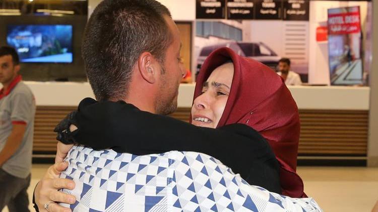 Serbest bırakılan Türk gemiciler İstanbul'a geldi