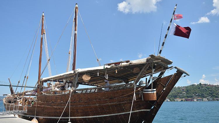 Boğaz'da dikkat çeken gemi