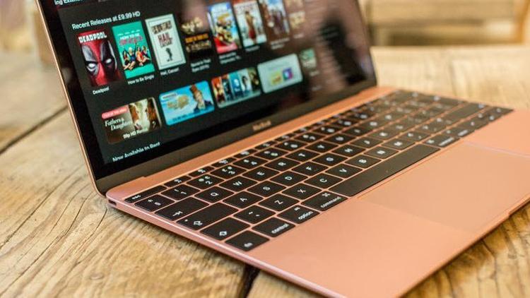 Apple bu MacBook modelinin fişini resmen çekti