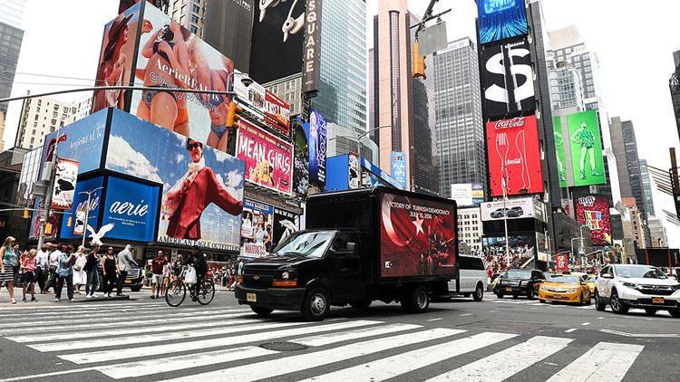15 Temmuz New York'ta dijital ekranlı kamyonetle anlatıldı