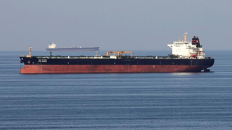 'İran, Basra Körfezi'nde İngiltere'ye ait petrol tankerini durdurmaya çalıştı'
