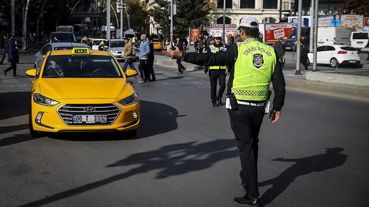 Taksilerde kısa mesafeye indi-bindi ücreti de çözüm olmadı