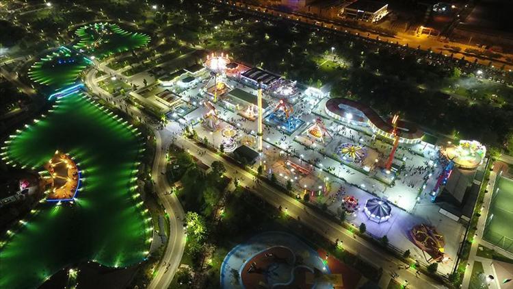Bu ilçede park ve tesisler 'güneşle' aydınlanıyor