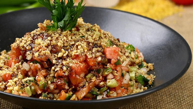 Gavurdağ salatası nasıl yapılır? İşte yapımı kolay gavurdağ salatası tarifi