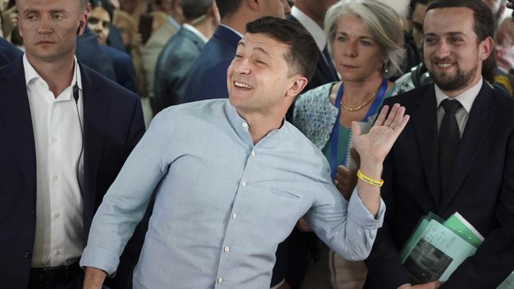Ukrayna'da seçimi Devlet Başkanı Zelenskiy'in partisi kazandı