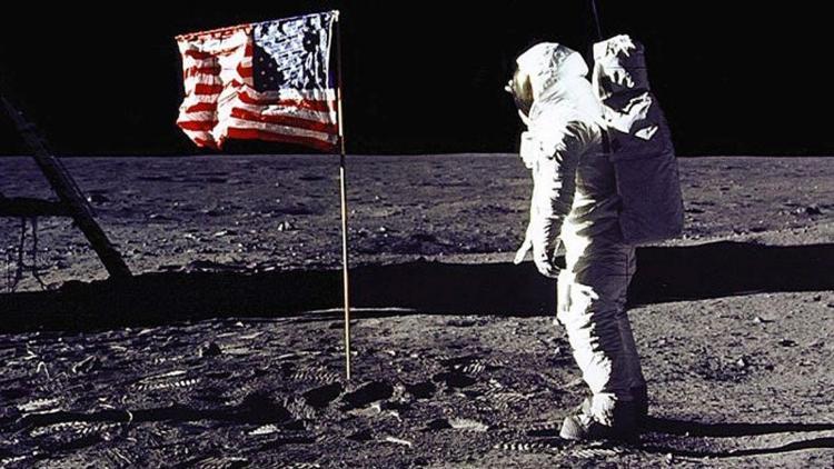 Neil Armstrong: Ay'dan bakınca Dünya çok güzel görünüyor