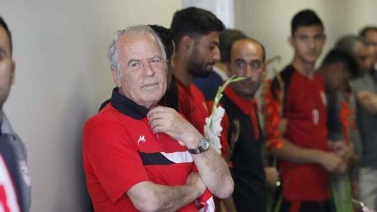 Mustafa Denizli: "Aramıza katılacak yeni arkadaşlar olacak"